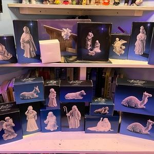 Avon porcelaine nativity set